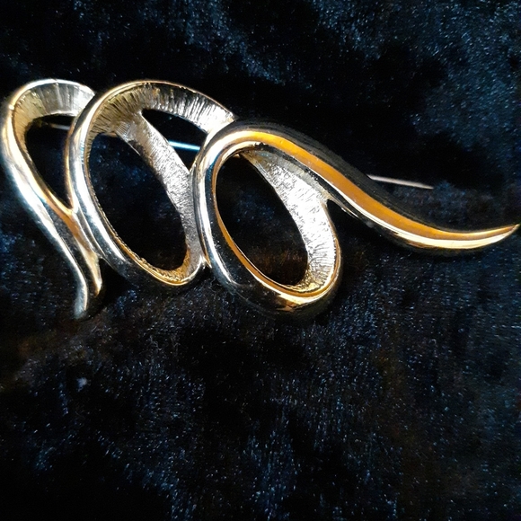 Gold Swirl broche - Picture 2 of 3